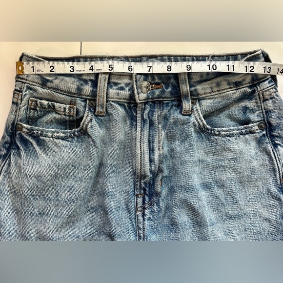 American Eagle Mom Straight Jean Distressed Light Blue Jeans Women’s Size 4 - Picture 5 of 15